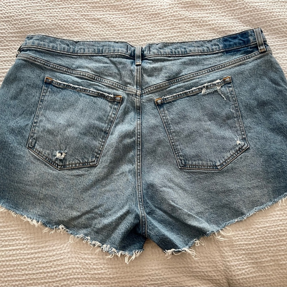 Abercrombie Curve love high rise mom shorts